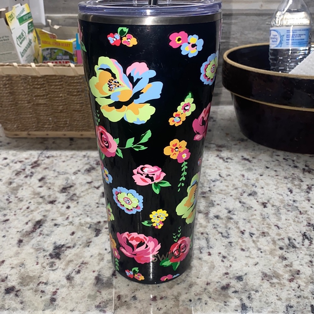 Swig 32 oz tumbler